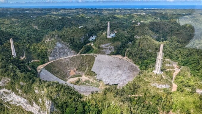 Il telescopio di Arecibo nel dicembre 2021. Foto: Wikimedia Commons